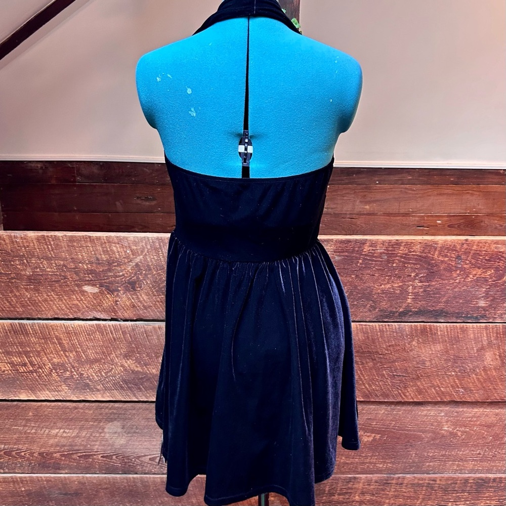 Gothic Black Velvet Marilyn Monroe Halter Top Skater Dress / Stretchy Pinup LBD - Picture 6 of 7